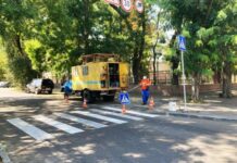 В Одессе обновляют разметку возле школ и создают новую велодорожку