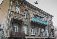 В Одессе продолжили запрет на движение транспорта по одному из переулков: ремонтируют памятник архитектуры