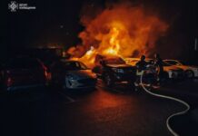 «Шахеды» атаковали Киевщину: обломками повредили грузовики, кафе и дома