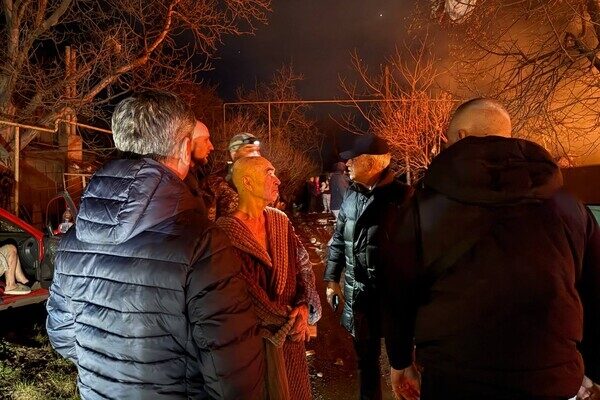 Горят частные жилые дома: последствия вечерней атаки БпЛА на пригород Одессы Горят частные жилые дома: последствия вечерней атаки БпЛА на пригород Одессы