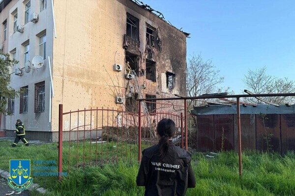 Получил повреждения дом, пострадала женщина: последствия ночной атаки БпЛА на Одесский район Получил повреждения дом, пострадала женщина: последствия ночной атаки БпЛА на Одесский район