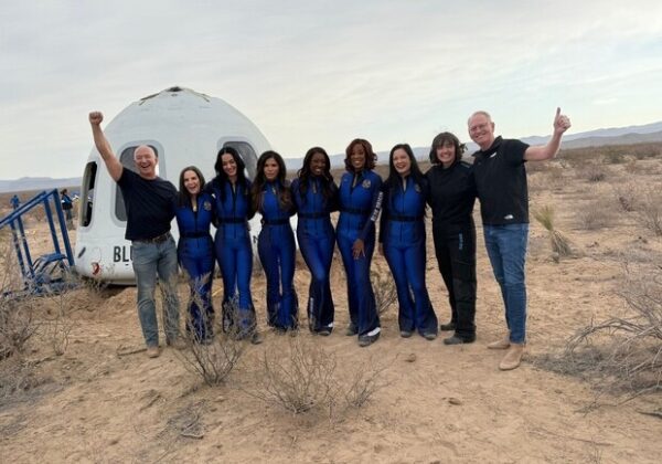 Кэти Перри побывала в космосе в первом полностью женском экипаже Blue Origin Кэти Перри побывала в космосе в первом полностью женском экипаже Blue Origin