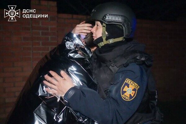 Пожары и пострадавшие в пригороде Одессы: последствия вечерней атаки БпЛА (обновлено) Пожары и пострадавшие в пригороде Одессы: последствия вечерней атаки БпЛА (обновлено)