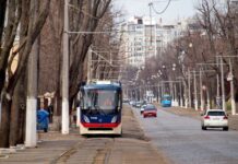 В Одессе не курсирует трамвай №5: на рельсы упали деревья