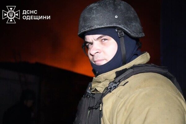 Пожары и пострадавшие в пригороде Одессы: последствия вечерней атаки БпЛА (обновлено) Пожары и пострадавшие в пригороде Одессы: последствия вечерней атаки БпЛА (обновлено)
