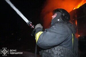 Пожары и пострадавшие в пригороде Одессы: последствия вечерней атаки БпЛА (обновлено) Пожары и пострадавшие в пригороде Одессы: последствия вечерней атаки БпЛА (обновлено)