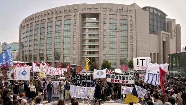 В Турции начались судебные процессы против демонстрантов В Турции начались судебные процессы против демонстрантов