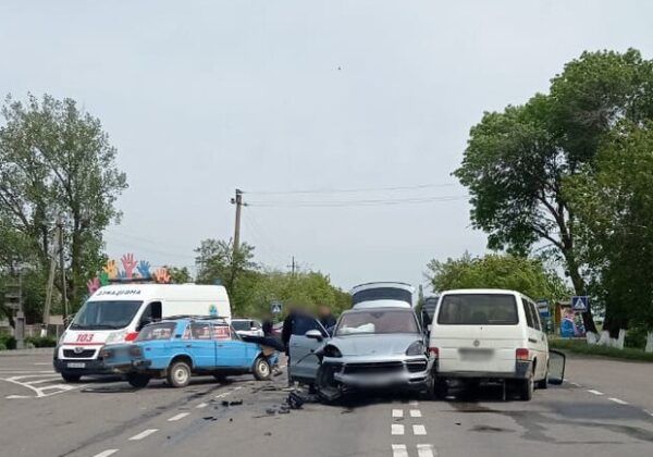 ДТП с участием трех автомобилей в Одесском районе: есть погибший ДТП с участием трех автомобилей в Одесском районе: есть погибший