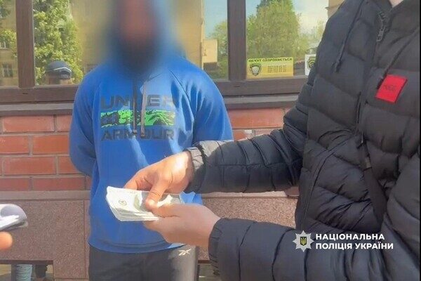 Торговля бронированием: одессит обещал за 3,5 тысячи долларов подкупить работников ТЦК Торговля бронированием: одессит обещал за 3,5 тысячи долларов подкупить работников ТЦК