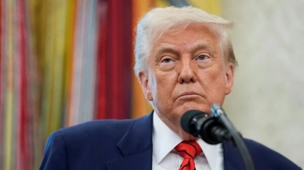 Трамп продолжает попытки уговорить Путина Трамп продолжает попытки уговорить Путина