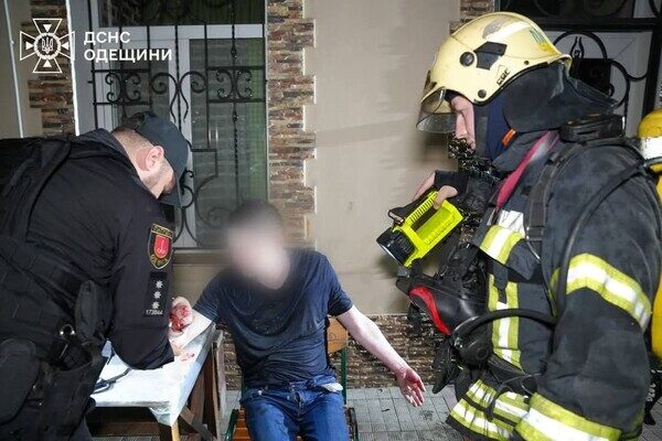В Приморском районе Одессы горела квартира: пострадал мужчина В Приморском районе Одессы горела квартира: пострадал мужчина