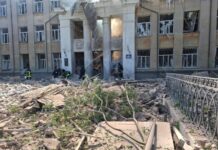 РФ атаковала баллистикой учебное заведение в Одесской области: под завалами могут быть люди (обновлено)