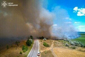 Масштабный пожар в Одесской области привел к усложнению движения: что горит Масштабный пожар в Одесской области привел к усложнению движения: что горит