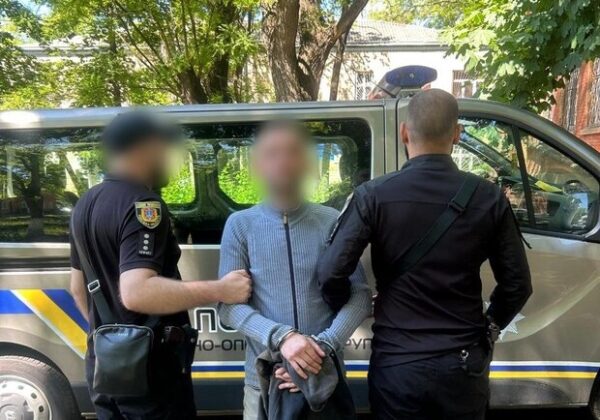 Одессит распылил баллончик в маршрутке и ранил ножом пассажира: какое наказание ему грозит Одессит распылил баллончик в маршрутке и ранил ножом пассажира: какое наказание ему грозит