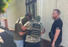 Семь тысяч долларов за избежание службы: в Одесской области разоблачили правоохранителей и чиновника ТЦК