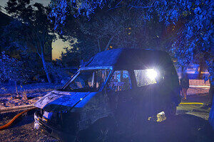 В Одессе 13-летняя девочка и ее мать уничтожили военный эвакуационный автомобиль В Одессе 13-летняя девочка и ее мать уничтожили военный эвакуационный автомобиль