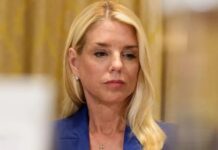 Трамп защищает генерального прокурора Пэм Бонди в деле Эпштейна