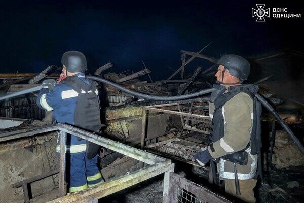 Ночная атака БпЛА на Одесчину: под ударом оказалось фермерское хозяйство (обновлено) Ночная атака БпЛА на Одесчину: под ударом оказалось фермерское хозяйство (обновлено)
