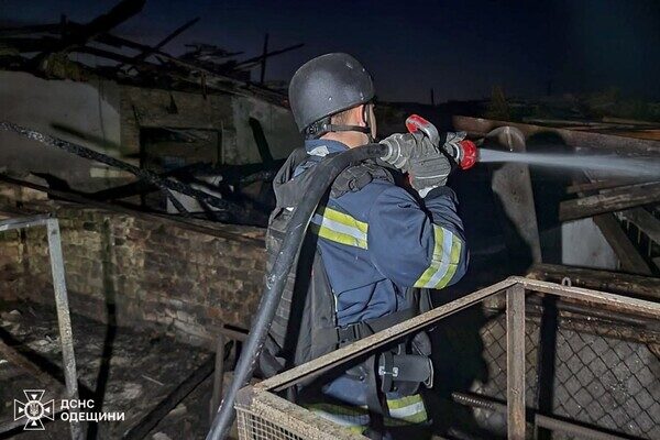 Ночная атака БпЛА на Одесчину: под ударом оказалось фермерское хозяйство (обновлено) Ночная атака БпЛА на Одесчину: под ударом оказалось фермерское хозяйство (обновлено)