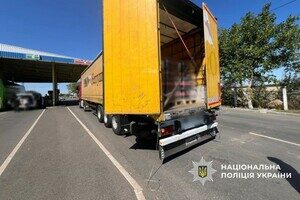 За границу в фуре с газированными напитками: в Одесской области разоблачили предпринимателя-перевозчика За границу в фуре с газированными напитками: в Одесской области разоблачили предпринимателя-перевозчика