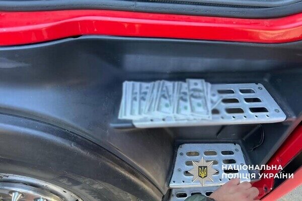 За границу в фуре с газированными напитками: в Одесской области разоблачили предпринимателя-перевозчика За границу в фуре с газированными напитками: в Одесской области разоблачили предпринимателя-перевозчика
