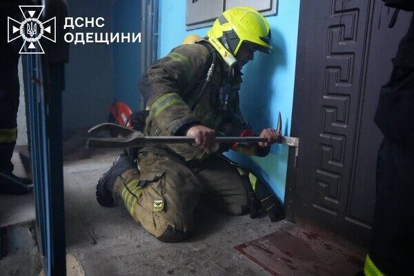 Взрыв в многоэтажке в Одессе: пострадала женщина Взрыв в многоэтажке в Одессе: пострадала женщина