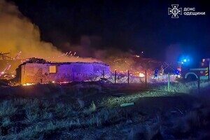 Ночная атака БпЛА на Одесчину: под ударом оказалось фермерское хозяйство (обновлено) Ночная атака БпЛА на Одесчину: под ударом оказалось фермерское хозяйство (обновлено)