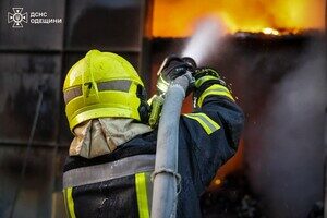 Масштабный пожар в Одесском районе: горел рынок "7-й километр" Масштабный пожар в Одесском районе: горел рынок "7-й километр"