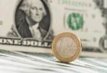 Курс валют в Украине 8 октября 2025 года: сколько стоит доллар и евро