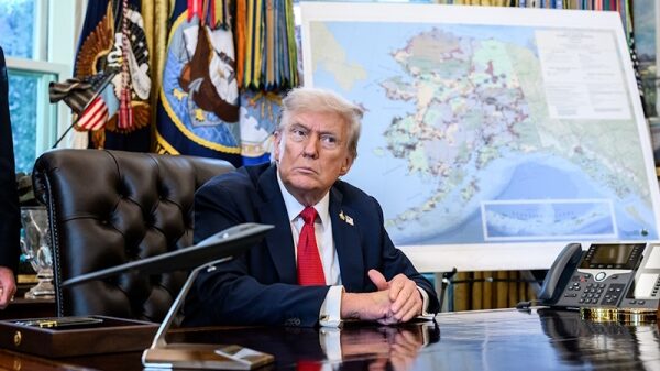 Трамп отложил встречу с Путиным Трамп отложил встречу с Путиным