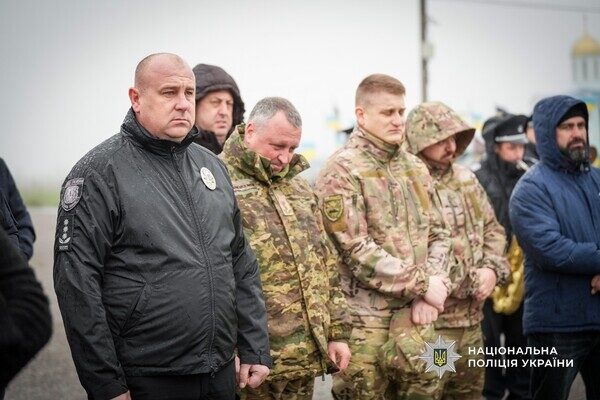 Погиб на востоке Украины: в Одессе простились с полицейским Николаем Яковенко Погиб на востоке Украины: в Одессе простились с полицейским Николаем Яковенко