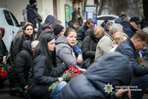 Погиб на востоке Украины: в Одессе простились с полицейским Николаем Яковенко Погиб на востоке Украины: в Одессе простились с полицейским Николаем Яковенко