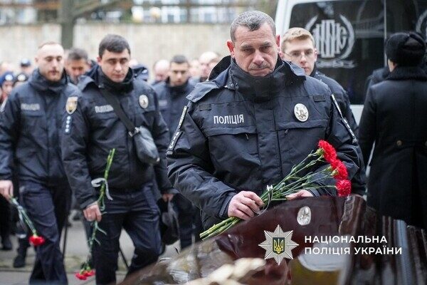 Погиб на востоке Украины: в Одессе простились с полицейским Николаем Яковенко Погиб на востоке Украины: в Одессе простились с полицейским Николаем Яковенко