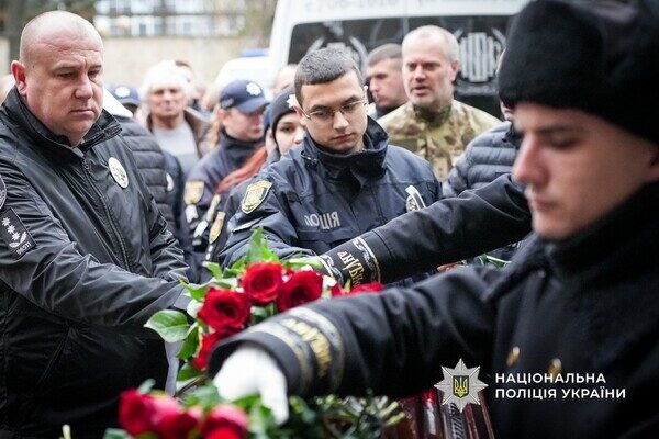 Погиб на востоке Украины: в Одессе простились с полицейским Николаем Яковенко Погиб на востоке Украины: в Одессе простились с полицейским Николаем Яковенко