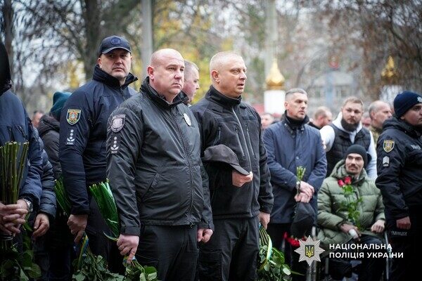 Погиб на востоке Украины: в Одессе простились с полицейским Николаем Яковенко Погиб на востоке Украины: в Одессе простились с полицейским Николаем Яковенко