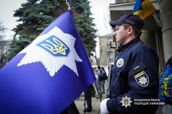 Погиб на востоке Украины: в Одессе простились с полицейским Николаем Яковенко Погиб на востоке Украины: в Одессе простились с полицейским Николаем Яковенко