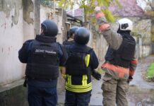 В результате утренней атаки на Одессу поврежден жилой дом и произошел пожар