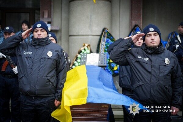 Погиб на востоке Украины: в Одессе простились с полицейским Николаем Яковенко Погиб на востоке Украины: в Одессе простились с полицейским Николаем Яковенко
