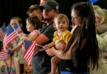 ЮАР осуждает приоритет США для белых беженцев