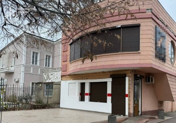 Склад вместо летней площадки на Канатной: в Одессе демонтировали нахалстрой Склад вместо летней площадки на Канатной: в Одессе демонтировали нахалстрой