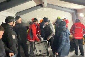 В Одессе БпЛА попали в многоэтажки: среди пострадавших дети, в том числе младенец (обновлено) В Одессе БпЛА попали в многоэтажки: среди пострадавших дети, в том числе младенец (обновлено)
