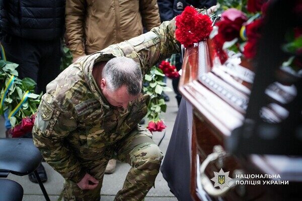 Погиб на востоке Украины: в Одессе простились с полицейским Николаем Яковецким Погиб на востоке Украины: в Одессе простились с полицейским Николаем Яковецким