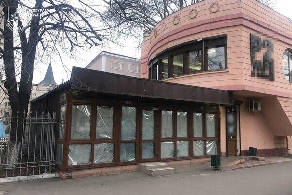 Склад вместо летней площадки на Канатной: в Одессе демонтировали нахалстрой Склад вместо летней площадки на Канатной: в Одессе демонтировали нахалстрой