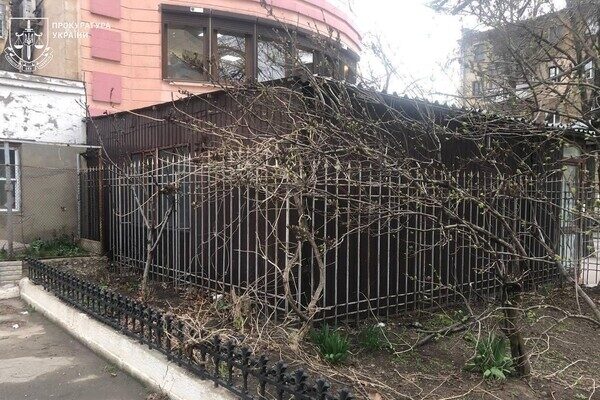 Склад вместо летней площадки на Канатной: в Одессе демонтировали нахалстрой Склад вместо летней площадки на Канатной: в Одессе демонтировали нахалстрой