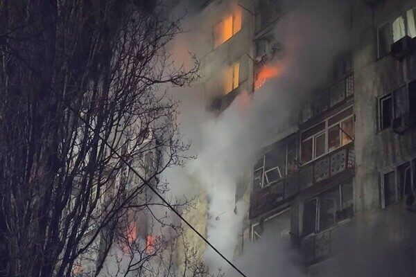 В Одессе БпЛА попали в многоэтажки: среди пострадавших дети, в том числе младенец (обновлено) В Одессе БпЛА попали в многоэтажки: среди пострадавших дети, в том числе младенец (обновлено)