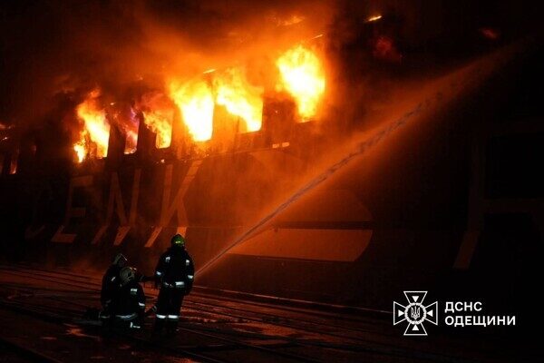 Дроново-баллистический удар по двум портам Одесчины: получило повреждения судно, есть пострадавший Дроново-баллистический удар по двум портам Одесчины: получило повреждения судно, есть пострадавший