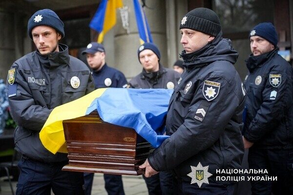 Погиб на востоке Украины: в Одессе простились с полицейским Николаем Яковецким Погиб на востоке Украины: в Одессе простились с полицейским Николаем Яковецким