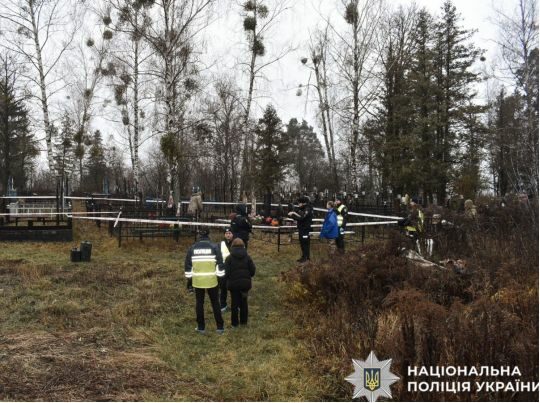 На цвинтарі під Києвом із помсти розстріляли іноземця (фото)