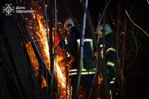 В Одесском районе горел склад: огонь охватил большую площадь В Одесском районе горел склад: огонь охватил большую площадь