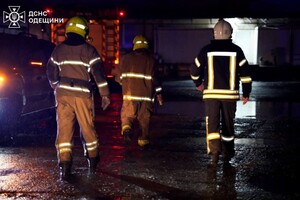 В Одесском районе горел склад: огонь охватил большую площадь В Одесском районе горел склад: огонь охватил большую площадь